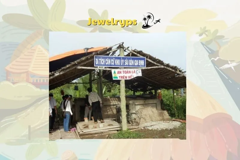 Hoạt động tham quan tại Di tích căn cứ Khu ủy